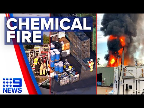 Toxic smoke warning issued after fire rages in waste depot in Sydney | 9 News Australia